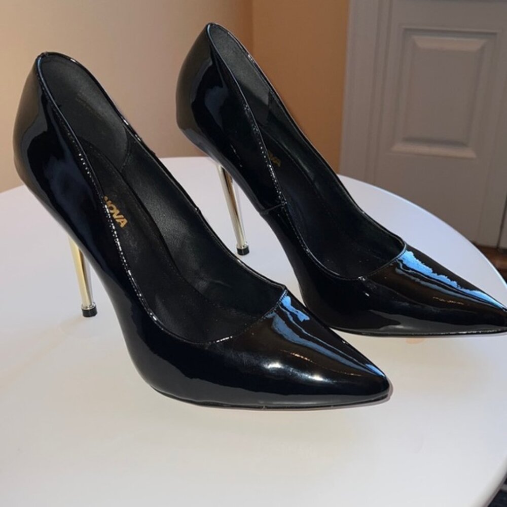 Fashionova patent heels with gold accent size 11